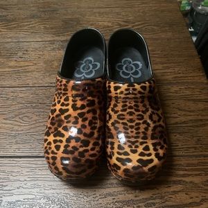 Cheetah/leopard print Sanita clogs